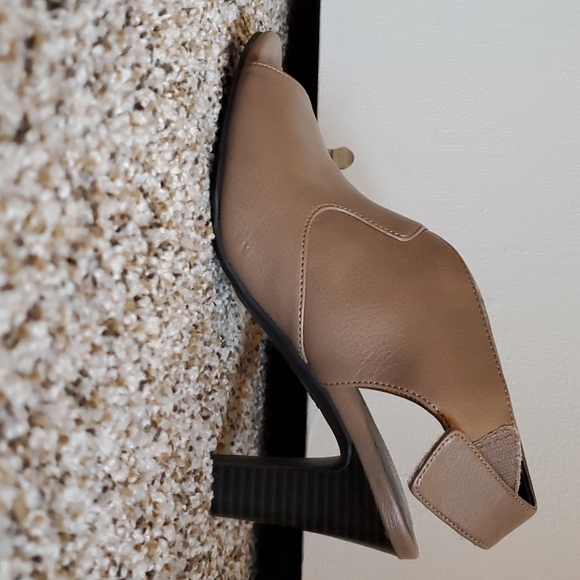 Heel Boot - Picture 3 of 3